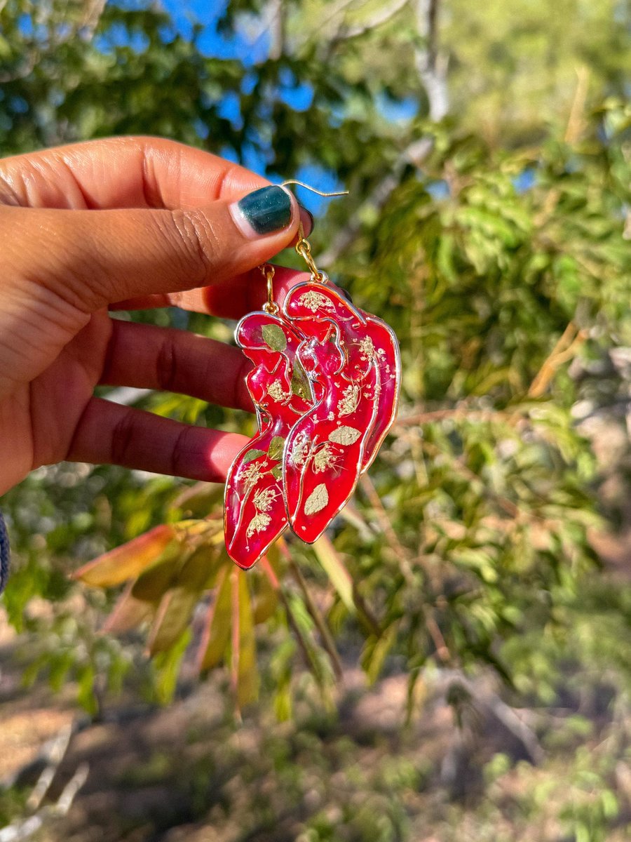Red Feminine Silhouette Earrings With Leaves